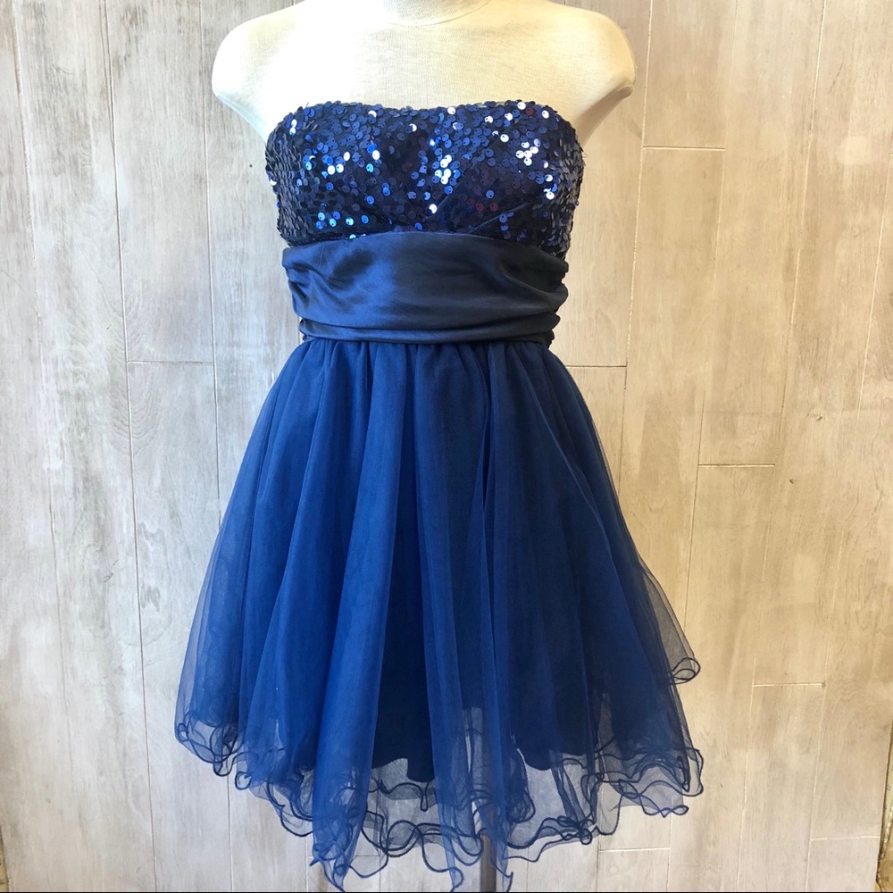 Navy blue SPEECHLESS dress